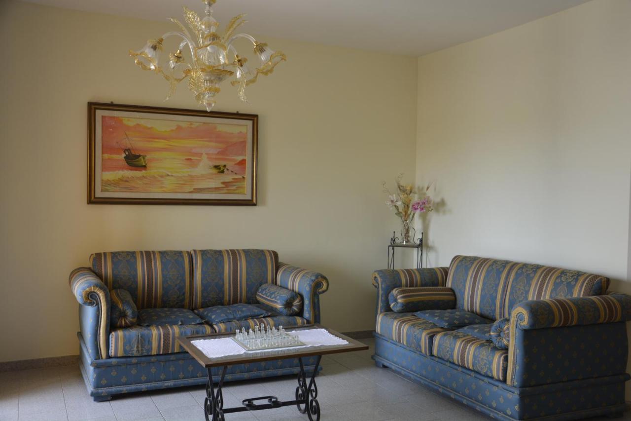 Le Stanze Di Botticelli Bed & Breakfast Termoli Bagian luar foto