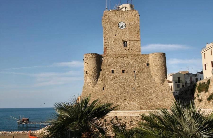 Le Stanze Di Botticelli Bed & Breakfast Termoli Bagian luar foto