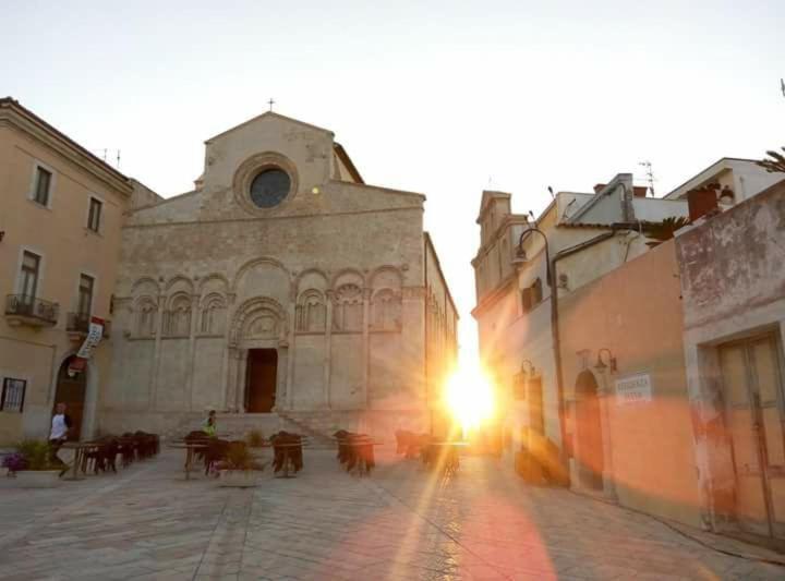 Le Stanze Di Botticelli Bed & Breakfast Termoli Bagian luar foto