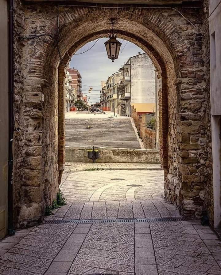 Le Stanze Di Botticelli Bed & Breakfast Termoli Bagian luar foto