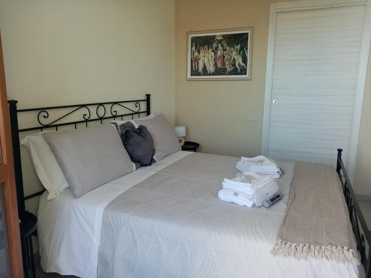Le Stanze Di Botticelli Bed & Breakfast Termoli Bagian luar foto